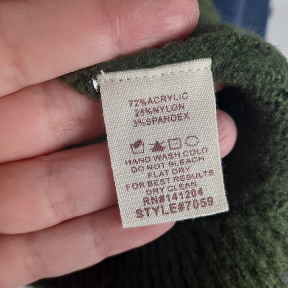 Hem & Thread Color-Block Soft Knit Sweater - Picture 9 of 12